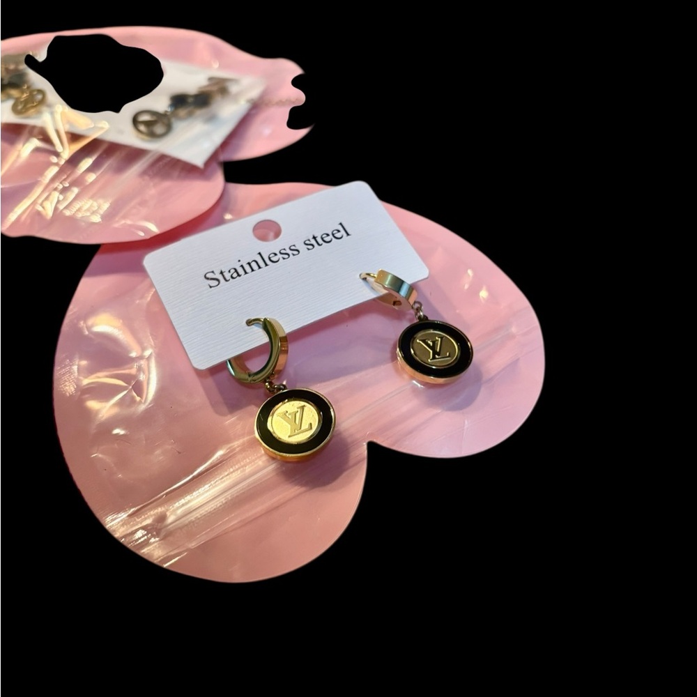 💗💗💗Unbranded fashion Gold and Black Stainless Steel Earrings master quality - Picture 4 of 5